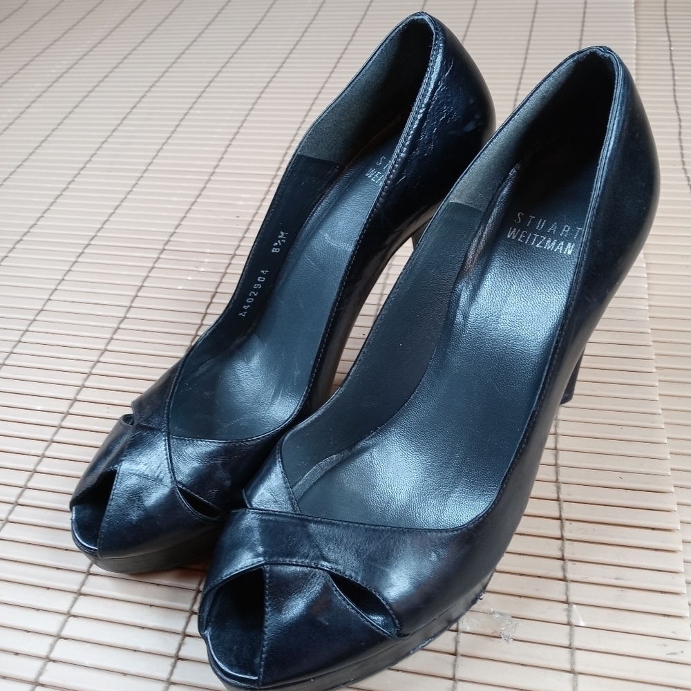 Stuart Weitzman women's black leather platform open toe 4.5" heel slip on. Sz 8